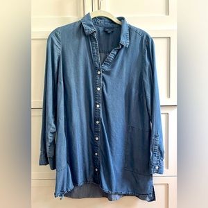 Buttery soft xs JJill denim buttoned top with side pockets